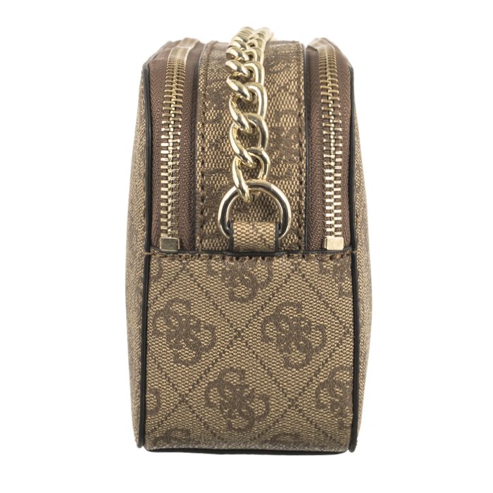 GUESS Noelle II Borsa A Tracolla Camera Bag – Colore Latte Logo/Brown, 20x13x7 Cm, Due Scomparti, Tracolla Regolabile