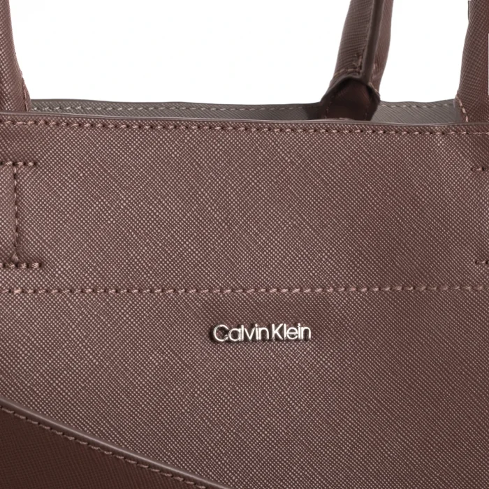 Torebka Calvin Klein CK Business Medium Tote Saffiano Cioccolate Lab/Cinder K60K612572 HJM – zdjęcie 5