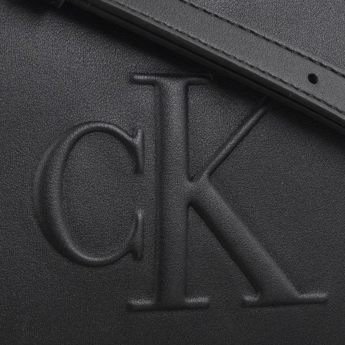 Torebka Listonoszka Calvin Klein Sculpted Camera Bag Deboss Black K60K612726 BEH – zdjęcie 5