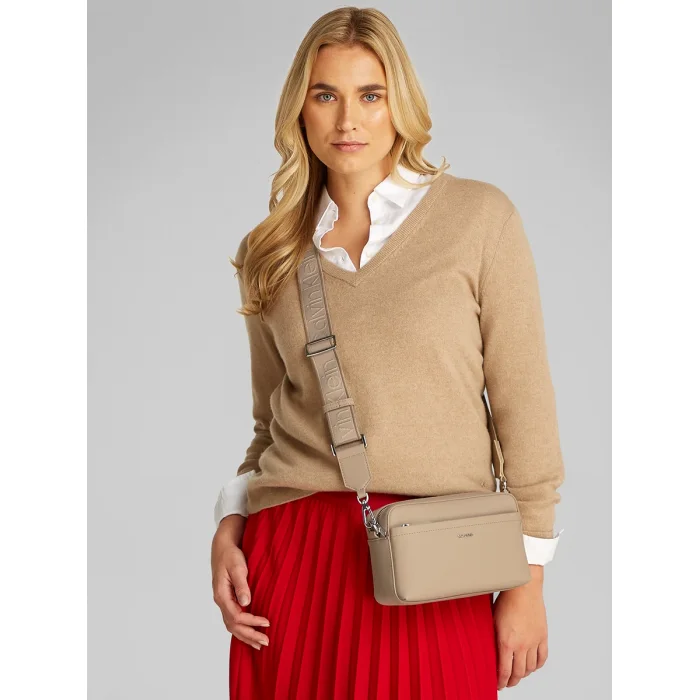 Torebka Calvin Klein CK Must Convertible Camera Bag Crockery K60K612901 W75 – zdjęcie 2