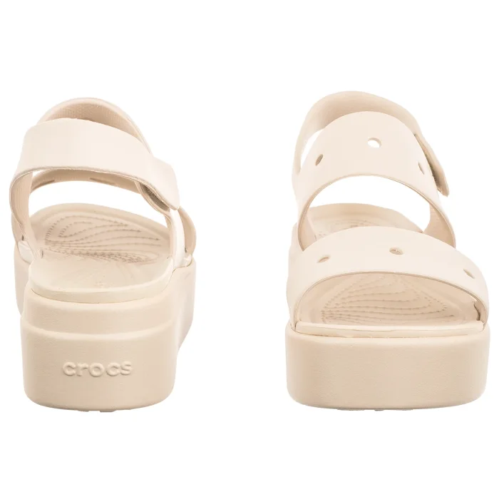 Sandały Crocs Brooklyn 4u Stucco 210676-160 – zdjęcie 4